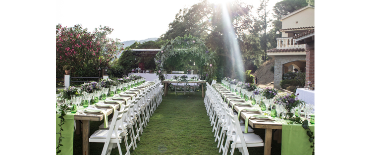 The couple opted for two long tables for the guests so that everyone could see the presidential table.