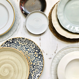 TABLEWARE AND DISHES