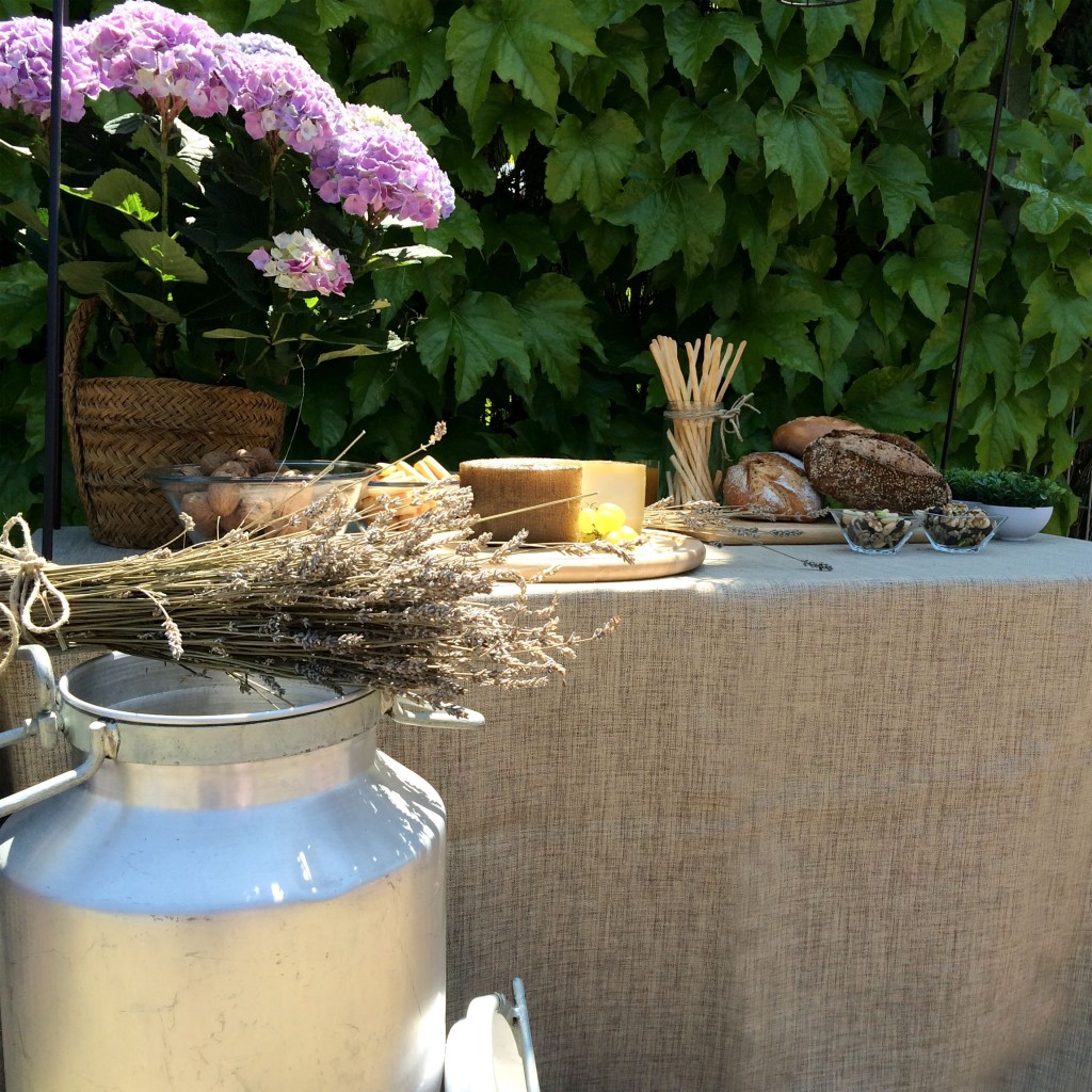 TIPO DE BUFFETS Y MESAS ALTAS DE CÓCTEL