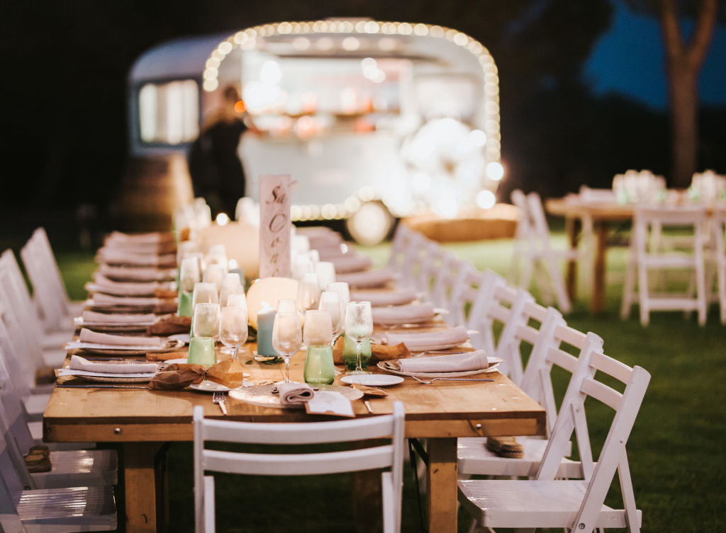 VENTAJAS DE ALQUILAR VS COMPRAR MATERIAL PARA EVENTOS: LA SIMPLICIDAD DEL PRINCIPIO KISS