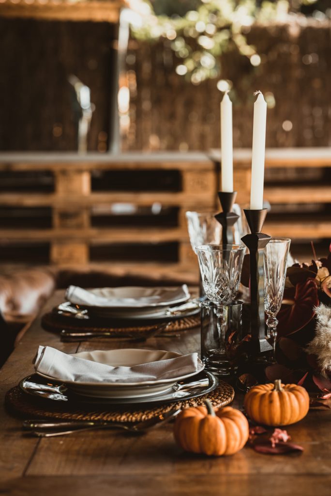 CÓMO ELEGIR EL ESTILO PERFECTO DE DECORACIÓN PARA TU BODA DE OTOÑO SIN GASTAR UNA FORTUNA