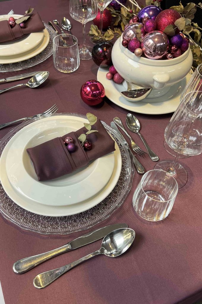 CÓMO PREPARAR UNA MESA DE NAVIDAD ELEGANTE QUE IMPRESIONE A TODOS