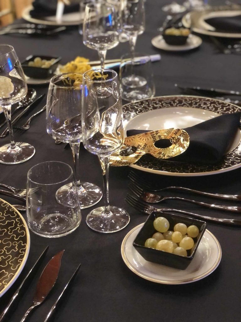 IDEAS PARA DECORAR UNA FIESTA DE FIN DE AÑO CON ESTILO: LA MESA COMO PROTAGONISTA