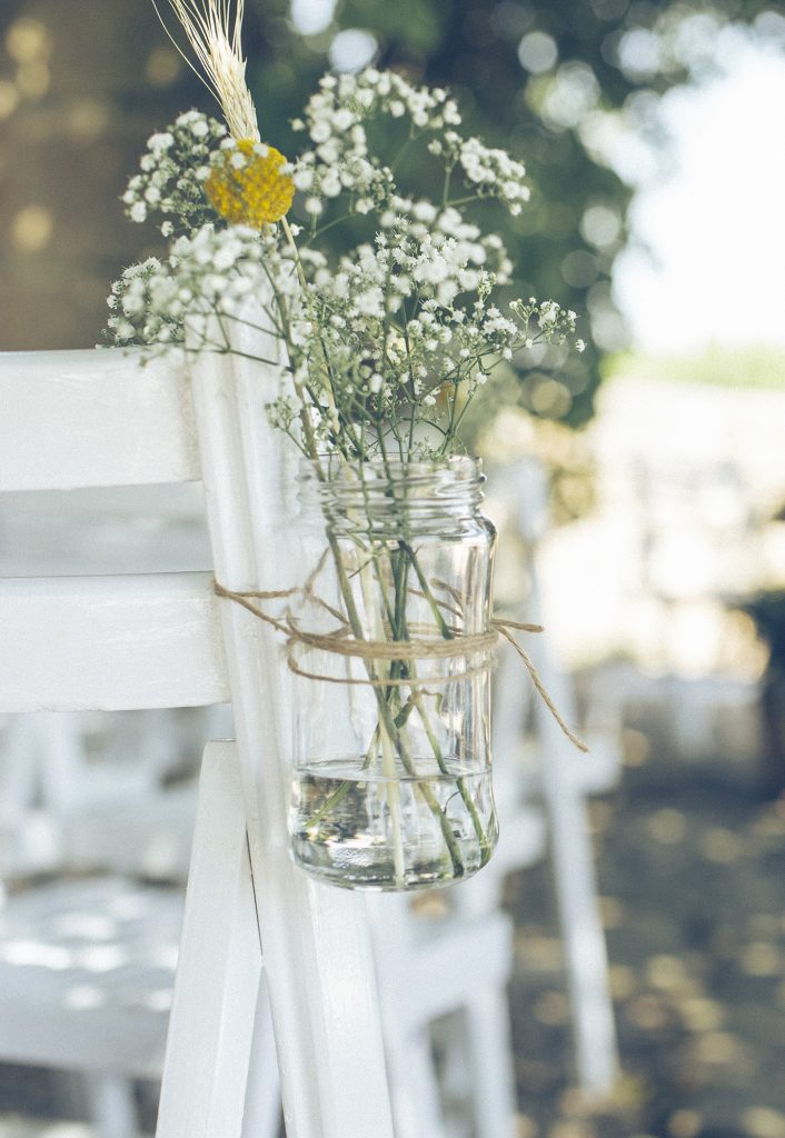 ADORNOS PARA SILLAS DE BODA: CREATIVIDAD EN CADA DETALLE