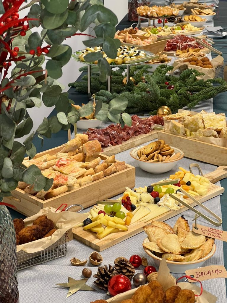 BRUNCH NAVIDEÑO AL AIRE LIBRE: IDEAS ÚNICAS PARA IMPRESIONAR