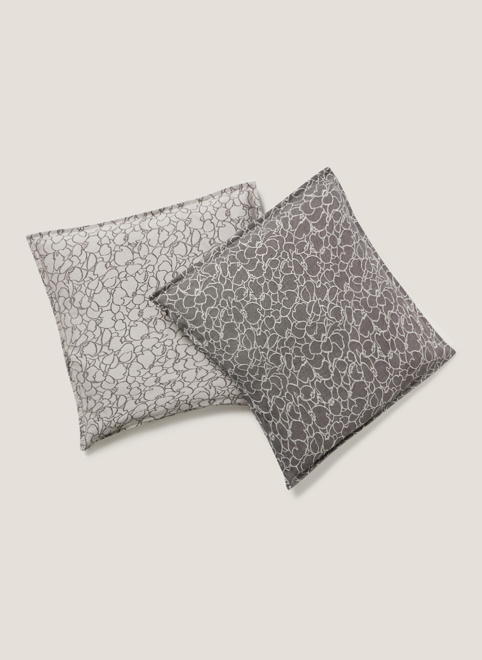 Cojín estampado gris blanco