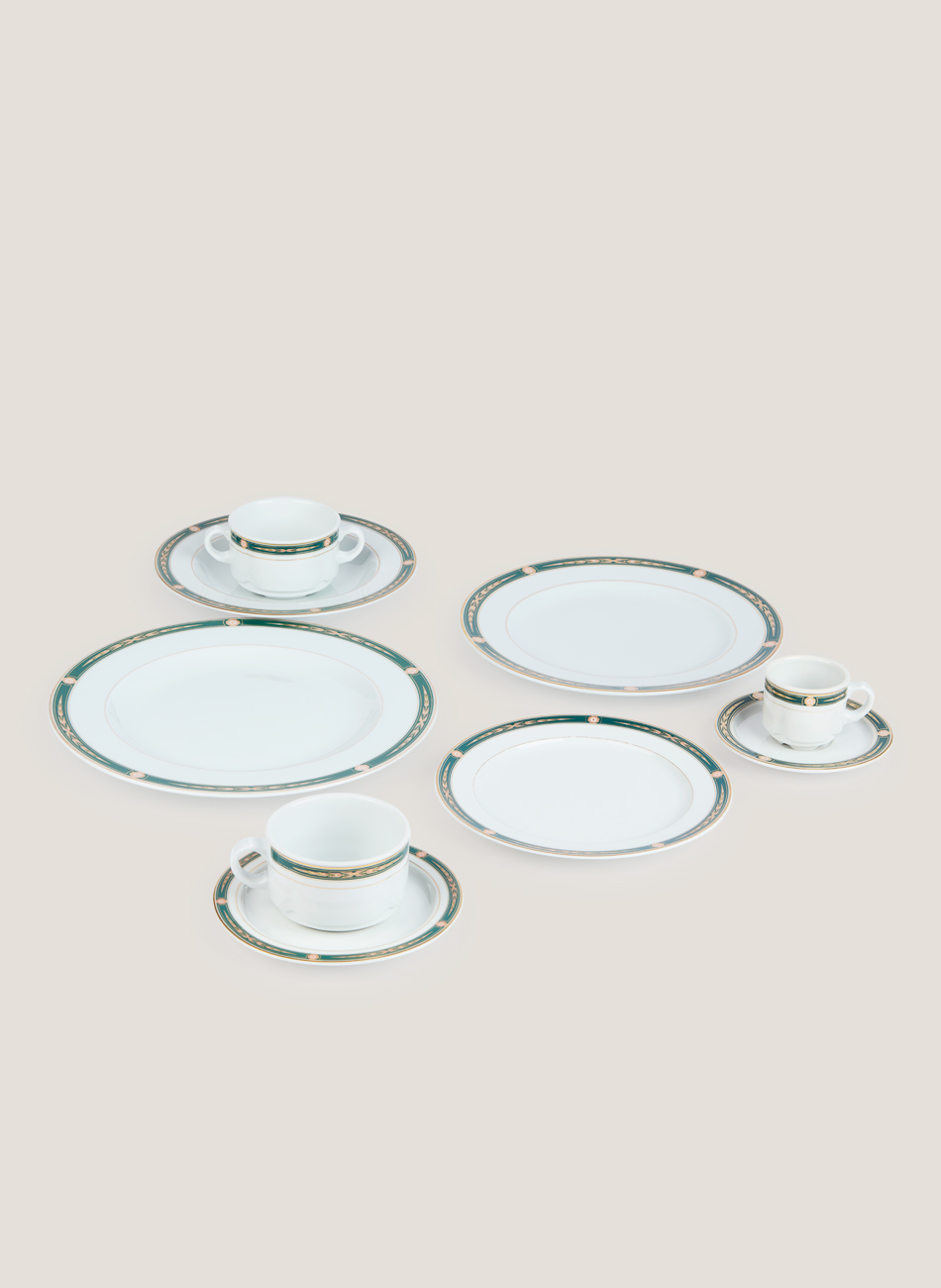 Tableware decorated in green