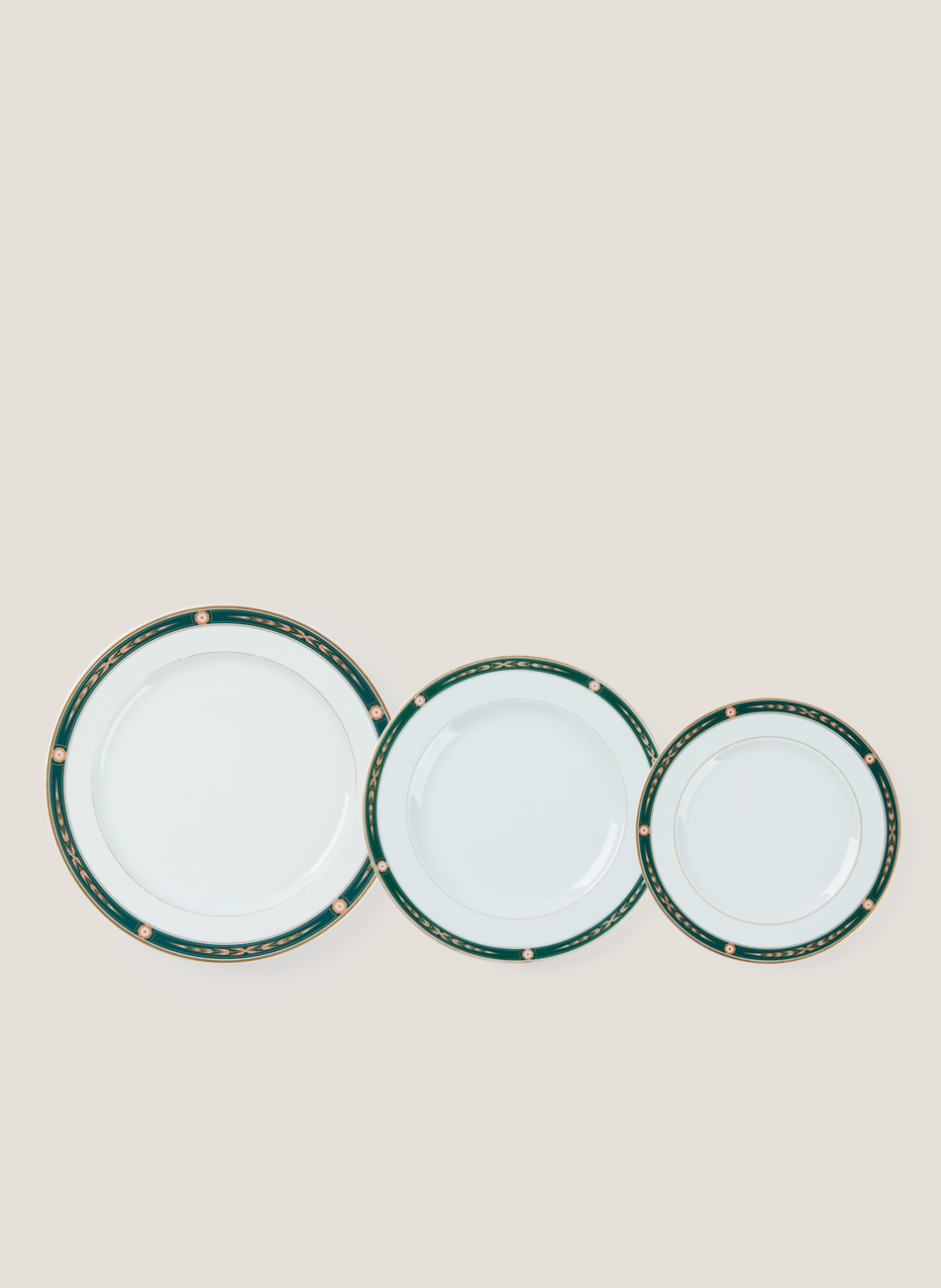 Tableware decorated in green