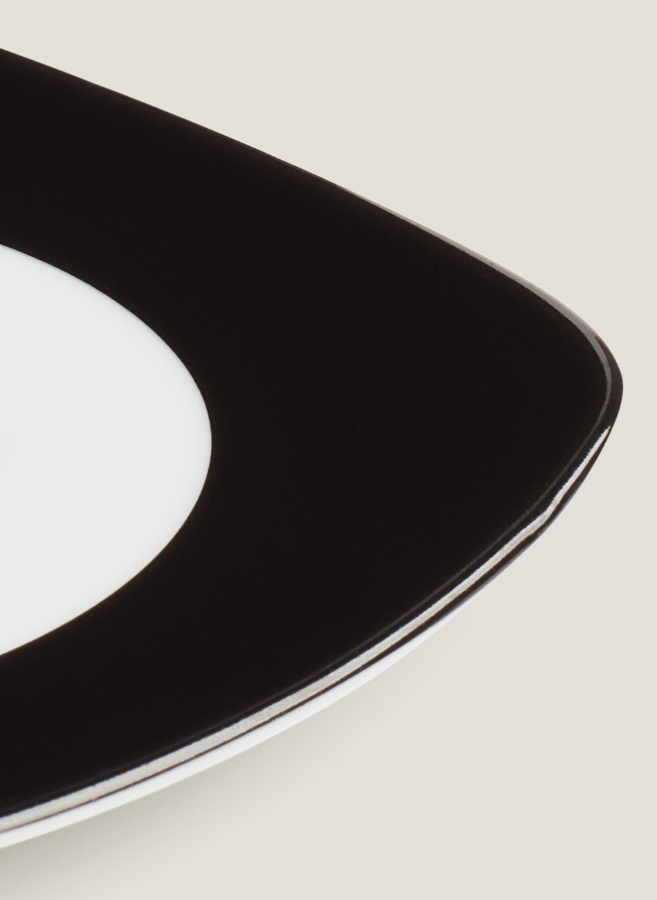 Vajilla cuadrada banda negra