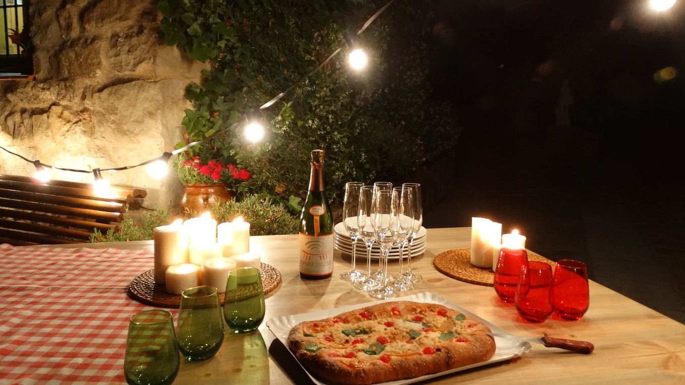 VERBENA DE SANT JOAN EN CASA: CÓMO MONTAR LA CELEBRACIÓN PERFECTA AL AIRE LIBRE