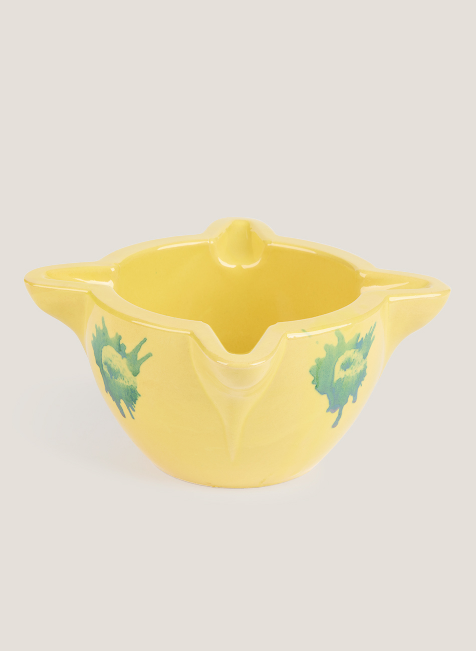 Mortero amarillo tradicional