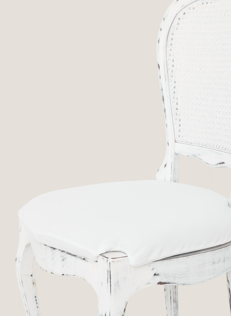 Silla vintage decapada blanca asiento blanco